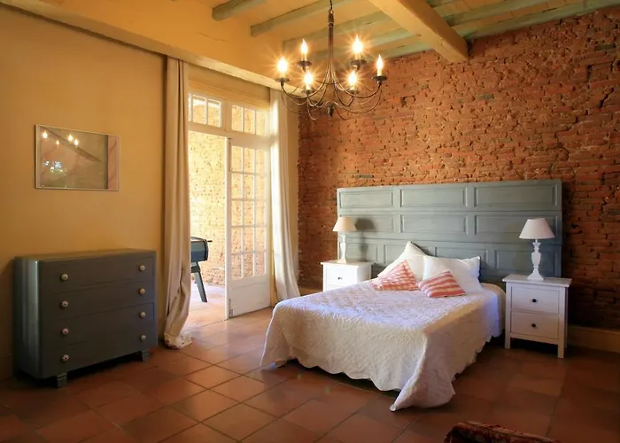 Chateau D'issus, Near Toulouse, France Villa *