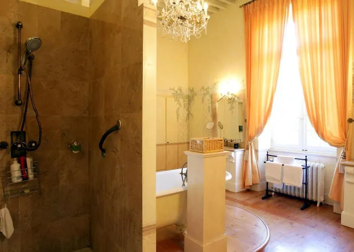 Villa Chateau D'issus, Near Toulouse, France