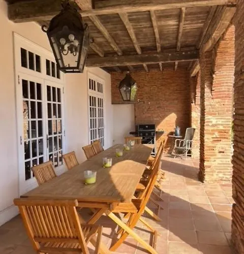 Chateau D'issus, Near Toulouse, France ヴィラ *